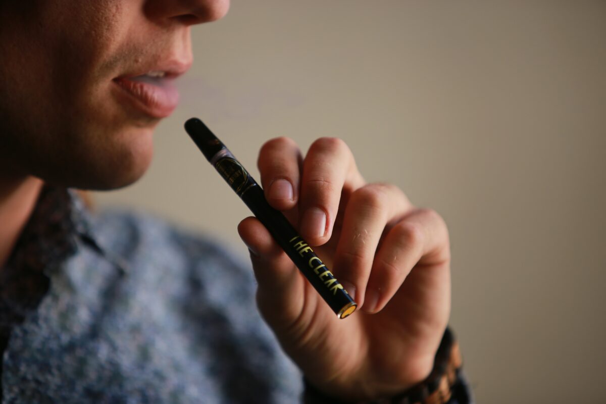 how to use a vape pen