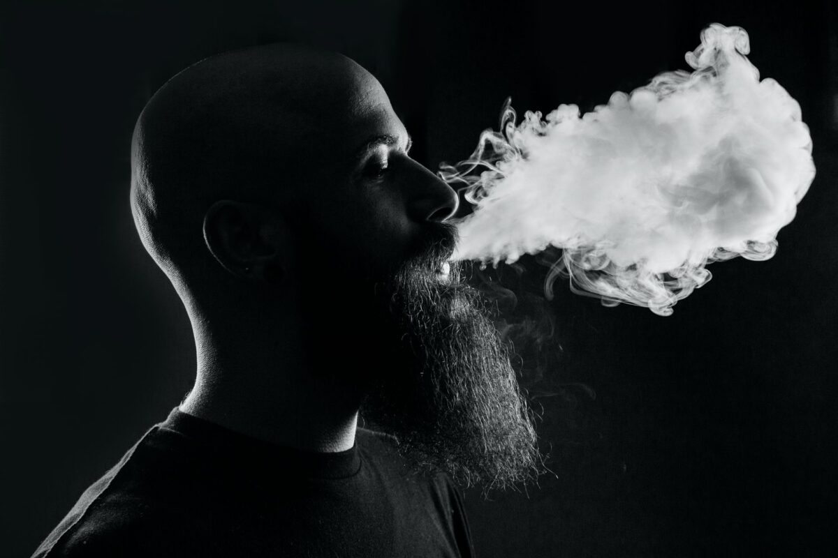 What are the different types of vaping devices